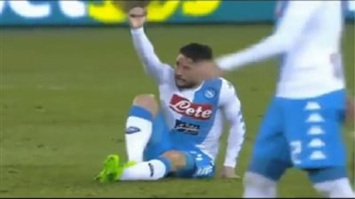 قصة صورة| عندما سقط ميرتينز أرضًا وتخلى عنه الجميع باستثناء«الهواء»