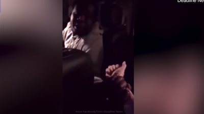 كنتي سيبيه يخدها يا فوزية.. سائق يضرب فتاة بسبب الأجرة 