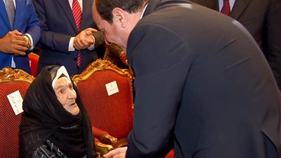 انفوجراف| 10 توجيهات من الرئيس السيسي إلى الحكومة لصالح المرأة 