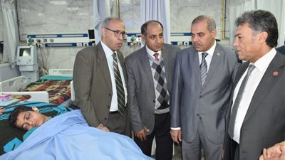 صور| رئيس جامعة الأزهر في زيارة مفاجئة لـ«مستشفى باب الشعرية الجامعي»