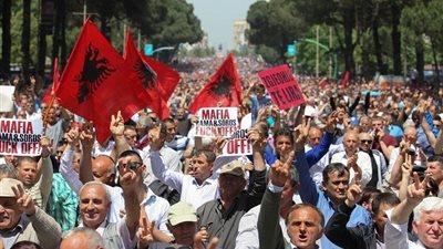 صور| مظاهرات في ألبانيا تطالب باستقالة الحكومة