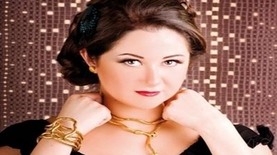 صور| مي نور الشريف مع البابا تواضروس.. تفاصيل