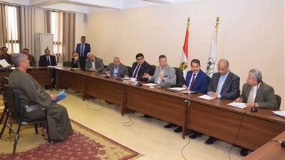 محافظ بني سويف يخصص أراضي لإقامة مدارس ابتدائية 