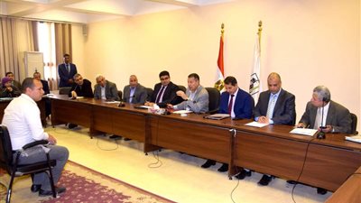 محافظ بني سويف يستجيب لمطالب أهالي مدينة إهناسيا 