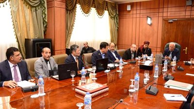 محافظ بورسعيد يبحث فرص الاستثمار مع وفد رجال الأعمال الكوريين