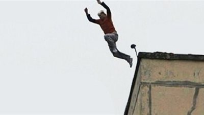 حوادث السقوط من مرتفع.. أسباب تكرارها وماذا تقول الإحصائية؟