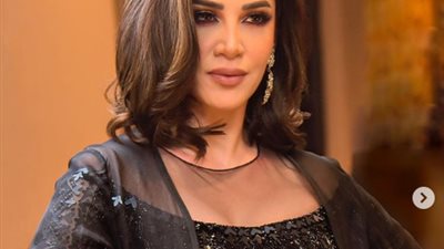 هتلبسي إيه بكرة| إطلالتك بالأسود على طريقة ديانا حداد