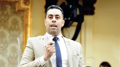 النائب أحمد فرغلي يطالب بنقل مطار الجميل الي منطقة شرق بورسعيد