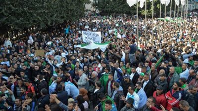 الشعب الجزائري يستمر في الحراك الشعبي لإسقاط رموز النظام