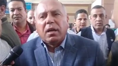 وزير النقل محذرًا الكمسرية: همشيكوا وأسيب الناس تركب ببلاش