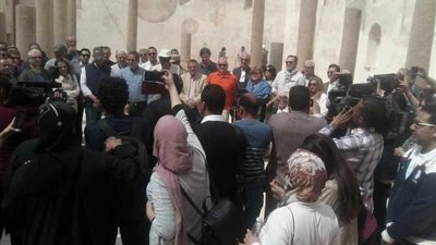 صور| وزير الآثار وسفراء العالم يزورون الدير الأحمر في سوهاج 