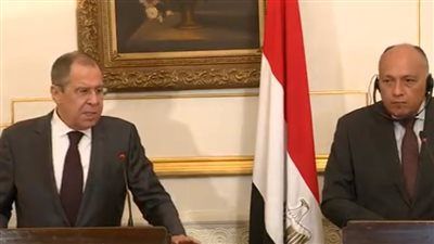 صحفي مصري يُثير غضب وزير الخارجية الروسي: «هذا السؤال مرفوض»