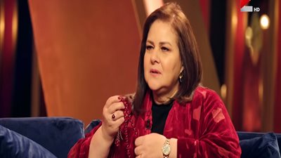 دلال عبد العزيز في سهرانين تكشف تفاصيل السبحة التي تحملها دائما