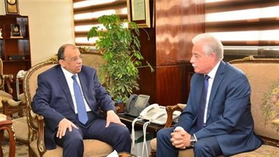 محافظ جنوب سيناء يلتقي وزير التنمية المحلية لمتابعة المشروعات