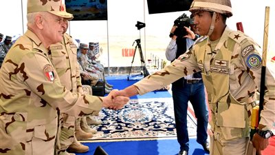 رئيس الأركان يشهد إحدى مراحل «بدر 2019» .. ويؤكد: أداء متميز 