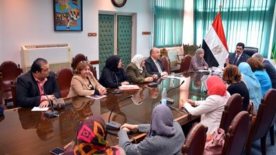 محافظ القليوبية يناقش استعدادات قومي المرأة للاستفتاء على الدستور