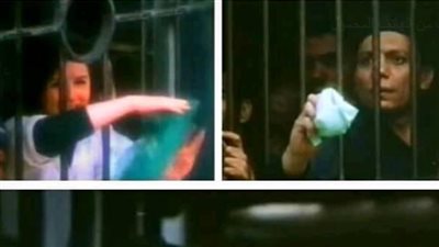 امرأة في مشهد|منديل أخضر كان في إيديها و بتلاغيني بيه