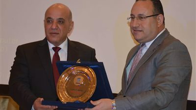 محافظ الإسكندرية يكرم وكيل وزارة الصحة لبلوغه سن المعاش