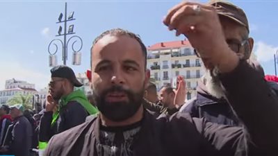 المتظاهرين في الجزائر: لا نريد أحد من حكومة بوتفليقة