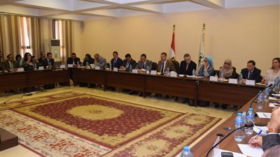 محافظ بني سويف يرأس اجتماع المجلس الاستشاري الاقتصادي