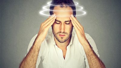 اسباب الدوخة عند الوقوف.. متشربش مية كتير 