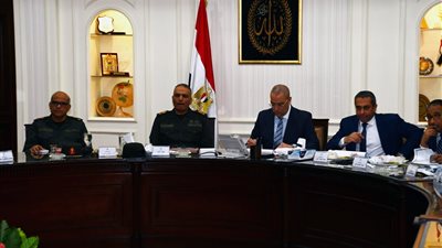 وزير الإسكان ورئيس الهيئة الهندسية يتابعان تنفيذ المشروعات المشتركة