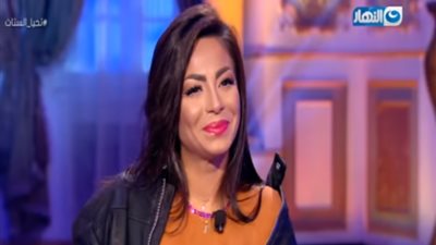 فيديو| دوللي شاهين: «لو صحيت لقيت نفسي راجل هعمل فرح»