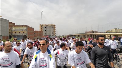 رئيس جامعة دمنهور يشارك ماراثون الدراجات «دستورنا بإيدينا»