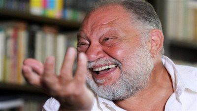يحيى الفخراني: «مسرحية الملك لير معجبتش الناس في دبي»
