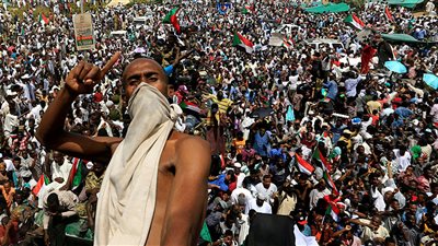 بعد مرور 6 أشهر..كيف نجح السودانيين في خلع عمر البشير