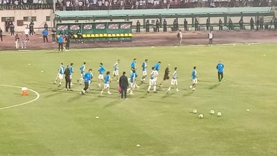 فيديو| لاعبو الأبيض يجرون الإحماءات قبل مباراة الزمالك ضد حسنية أغادير