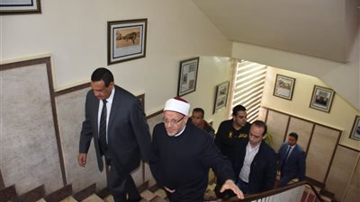 محافظ البحيرة يستقبل مفتي الديار المصرية بمكتبه