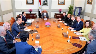 الرئيس السيسي يؤكد على عزم الدولة بتطوير مصانع الغزل والنسيج 