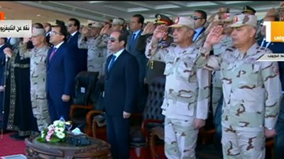 الرئيس السيسي يتفقد قاعدة محمد نجيب العسكرية بعد تطويرها
