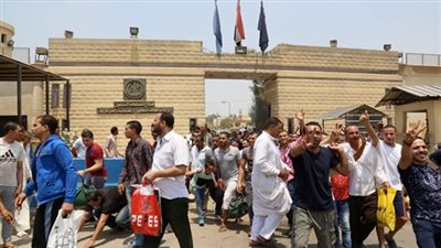  وسط فرحة عارمة.. الإفراج عن 404 من نزلاء السجون