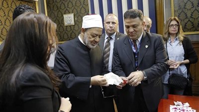 فيديو| الإمام الأكبر يُدلي بصوته في الاستفتاء على التعديلات الدستورية 2019