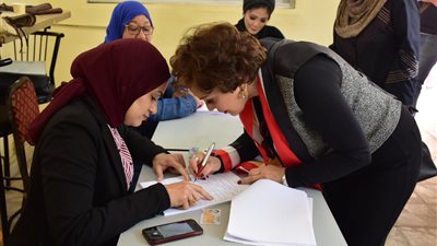 صور| لبلبة تشارك فى استفتاء التعديلات الدستورية 2019