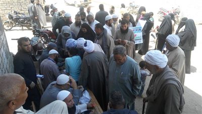 صور|إقبال كثيف على لجان الاقتراع بالفيوم للاستفتاء على تعديلات الدستور