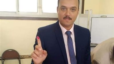 رئيس مدينة ايتاي البارود بـ«البحيرة» يدلي بصوته في الاستفتاء 