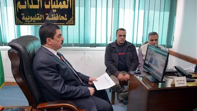 صور| محافظ القليوبية يطمئن رئيس الوزراء بسير عملية الاستفتاء