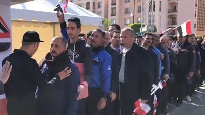 فيديو| المئات يحتشدون أمام اللجان بالرحاب للمشاركة في التعديلات الدستورية 2019