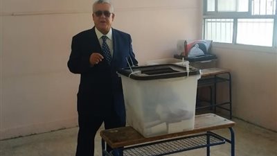 رئيس «الدستورية العليا» يدلى بصوته في استفتاء التعديلات الدستورية