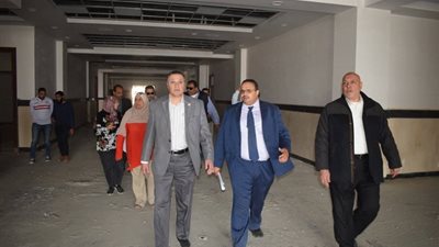 صور| رئيس جامعة بنها يتفقد المنشآت الجديدة ويطالب بسرعة الانتهاء
