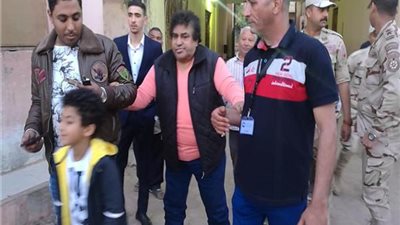 صور| أحمد عدوية يشارك فى استفتاء التعديلات الدستورية 2019