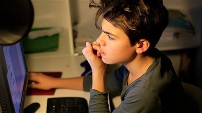 فرط الحركة ونقص الانتباه عند المراهقين.. هيخليك مدمن 