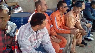 استمرار توافد الحشود العمالية علي لجان الاستفتاء ببورسعيد 