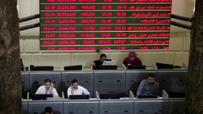 الأحمر يلامس مؤشرات البورصة المصرية في بداية التعاملات