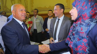 وزير النقل يواصل متابعة سير عمليات الاستفتاء بـ لجان السكة الحديد
