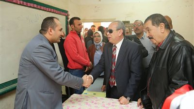 محافظ كفرالشيخ يتفقد لجان الاستفتاء بسيدي سالم