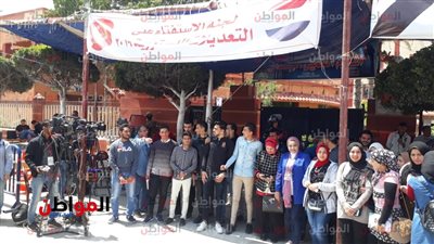 صور| حشود طلابية من جامعة بورسعيد تشارك في الاستفتاء